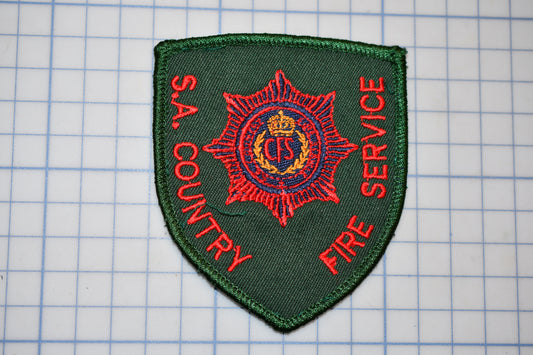 a patch with the words sa country fire service on it