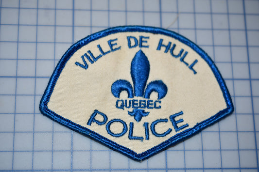 a police patch with a blue fleur de hull on it