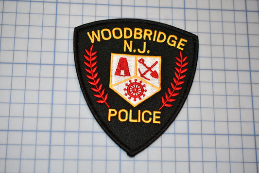 a patch with the words woodbridge, n j police on it