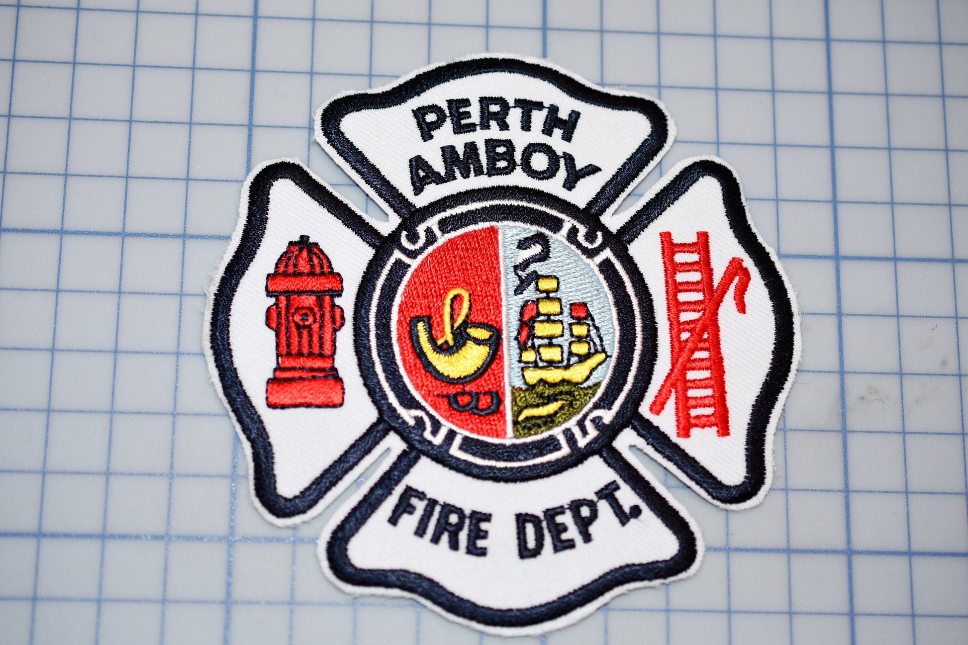 Perth Amboy New Jersey Fire Department Patch (B29-363)