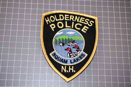 Holderness New Hampshire Police Patch (B20)